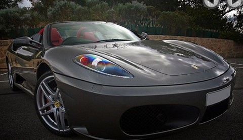 Chiếc Ferrari Spyder...